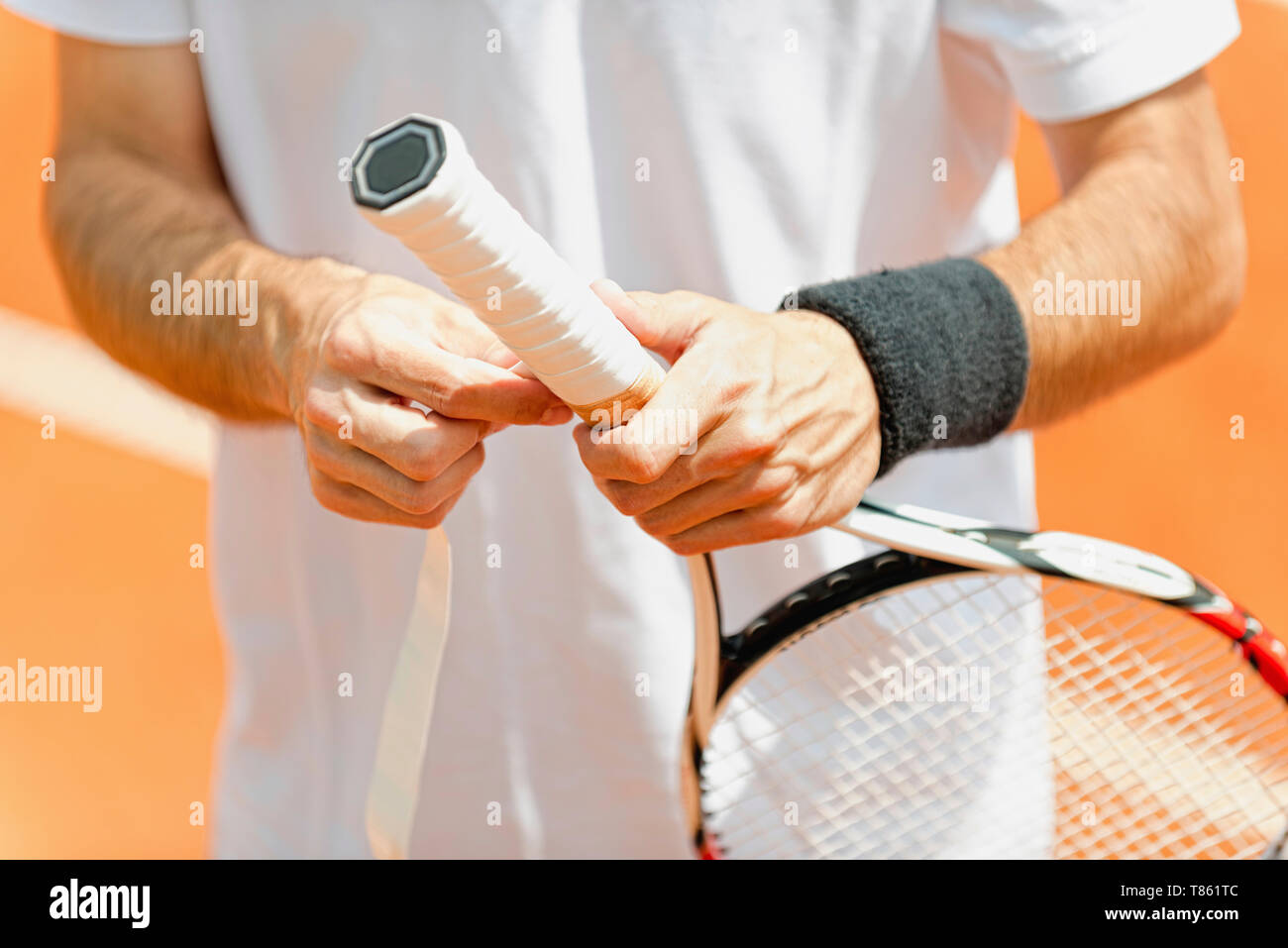 Player setzen neue Grip Tape auf Tennisschläger Stockfotografie - Alamy