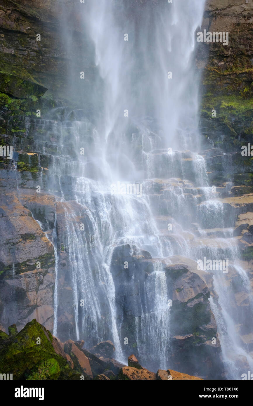 Detail der Gocta Wasserfall, Wasserfall 771 Meter (2.530 ft) hoch auf der Dschungel der Provinz Chachapoyas, Amazonas Region, Peru Stockfoto
