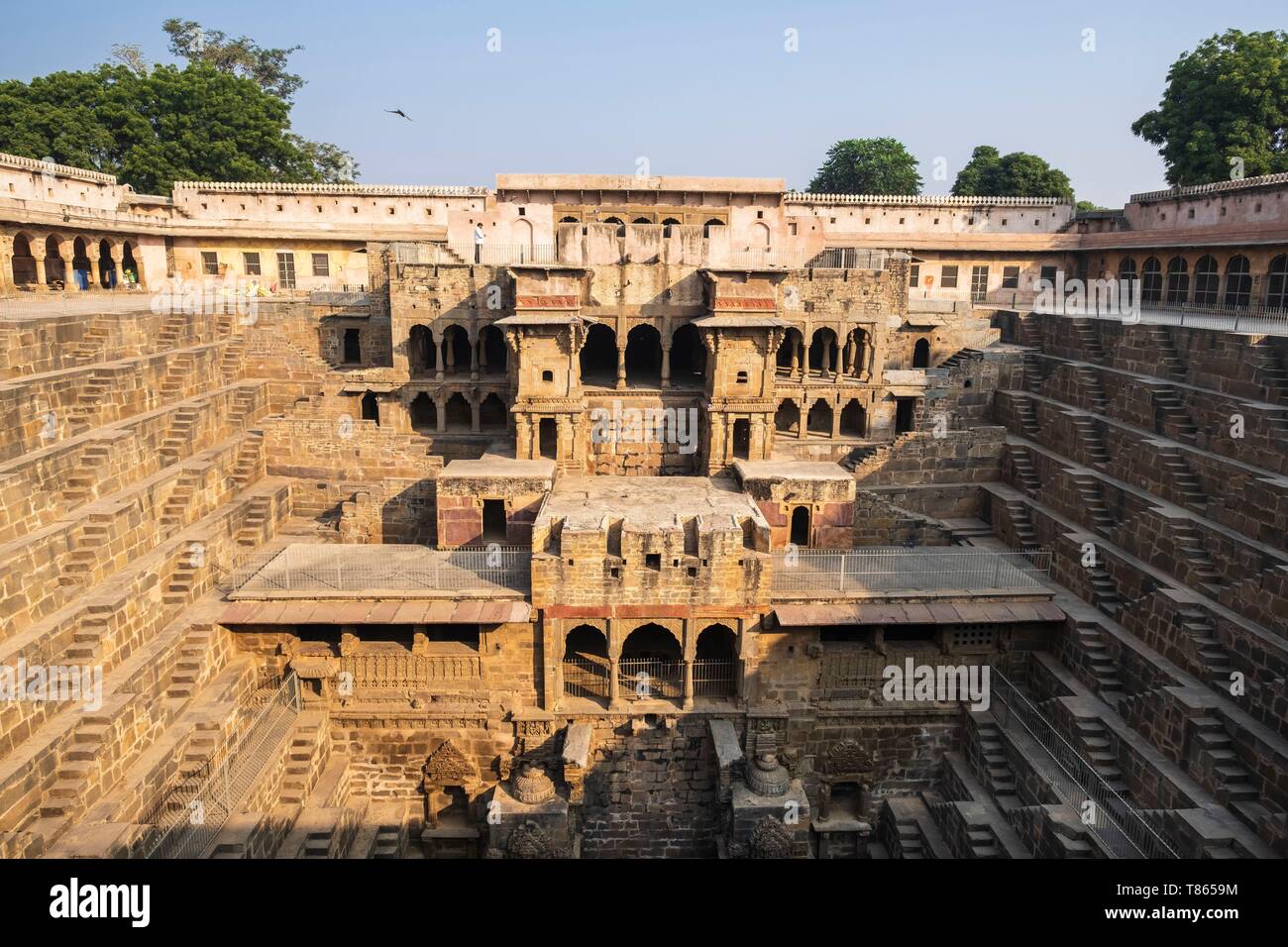 Indien, Rajasthan, Abhaneri, Chand Baori im 8. Jh. gebaut ist einer der größten Stufenabgängen in Indien Stockfoto