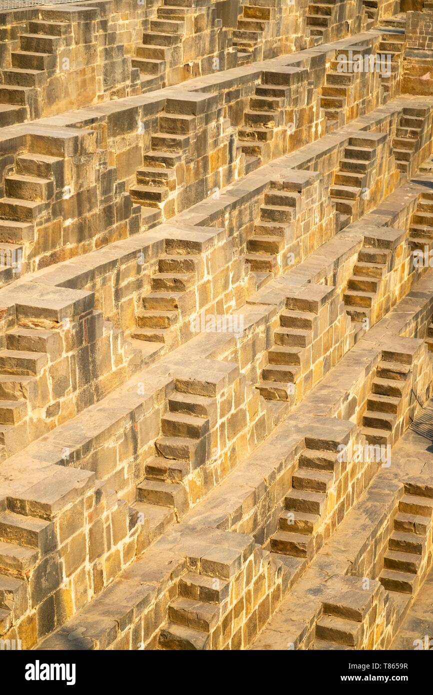 Indien, Rajasthan, Abhaneri, Chand Baori im 8. Jh. gebaut ist einer der größten Stufenabgängen in Indien Stockfoto