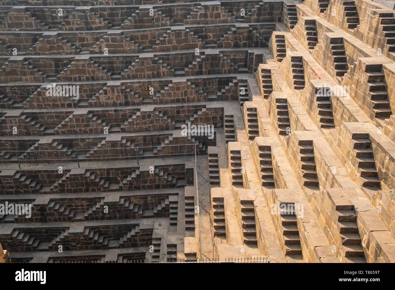 Indien, Rajasthan, Abhaneri, Chand Baori im 8. Jh. gebaut ist einer der größten Stufenabgängen in Indien Stockfoto