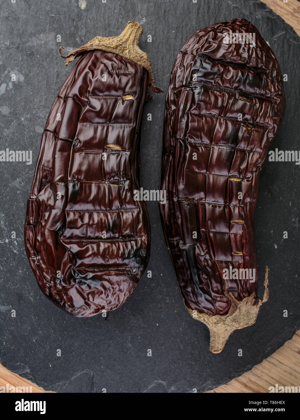 Gegrillte Aubergine frisch aus dem Ofen Stockfoto