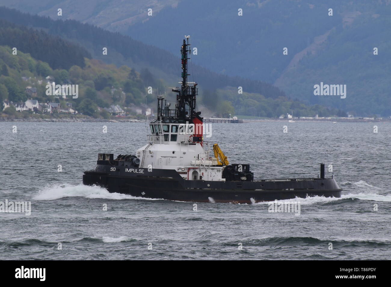 SD-Impuls, Impuls-Klasse tugboat durch Serco Marine Services betrieben, vorbei an Gourock während der Übung gewaltige Shield 2019 Stockfoto