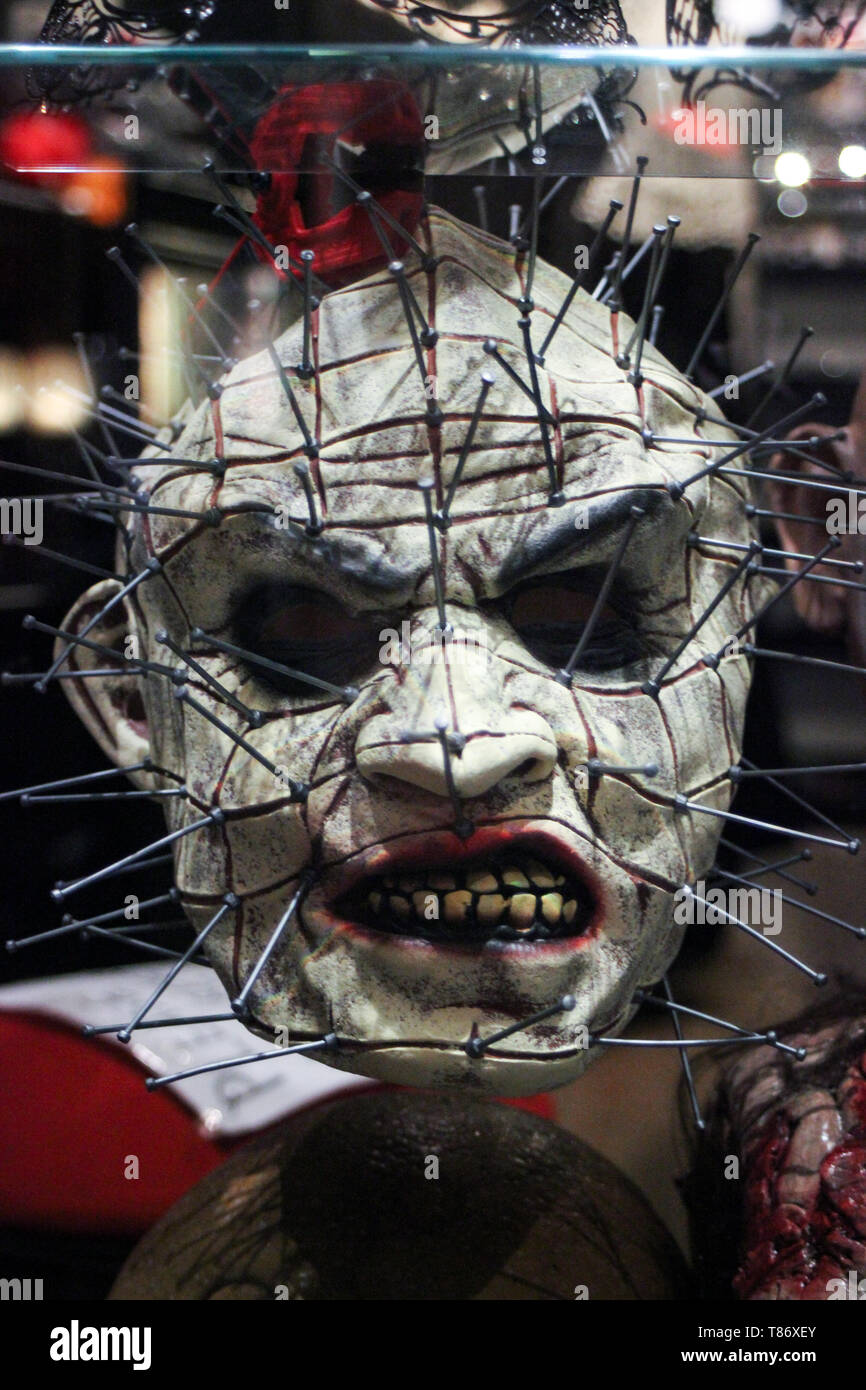 Hellraiser auf Maske Schaufenster Anzeige in Amsterdam, Holland Stockfoto