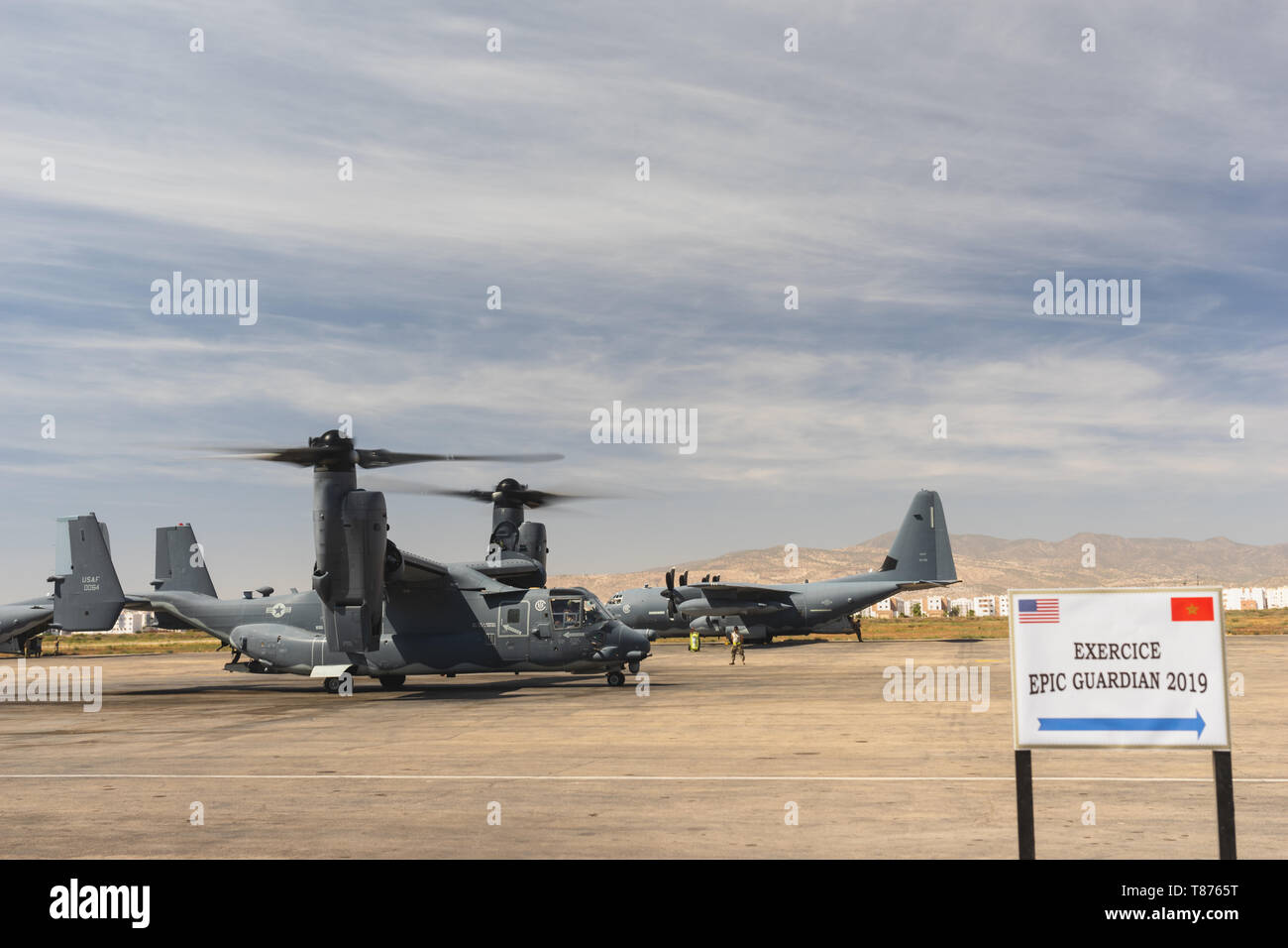 Einer US-amerikanischen Special Operation Forces (SOF) Flugzeuge an den 352 Special Operations Wing, RAF Mildenhall, England, während Operationen während der epischen Guardian 19 in der Nähe von Agadir, Marokko am 27. April, 2019 geparkt zugeordnet. Diese Übung demonstriert den langfristigen Engagement für die Ausbildung mit der marokkanischen Polizei und Militär. (U.S. Air Force Foto von Tech Sgt. Jeremy Kanapaux/UPAR) Stockfoto