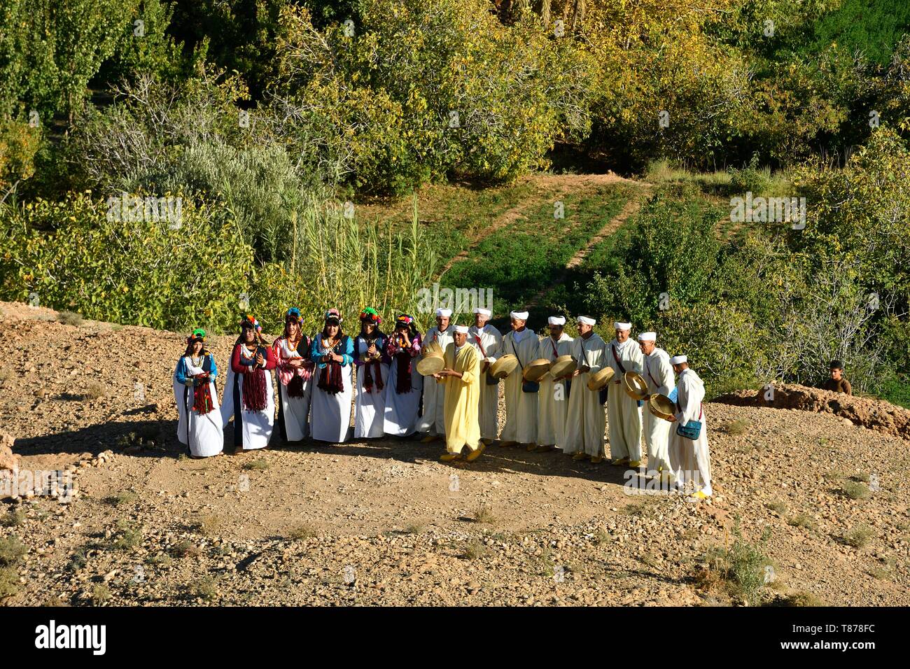 Marokko, Hoher Atlas, Dades Tal, das Tal der Rosen, Berber folk Gruppe von El Kelaa M'Gouna Stockfoto