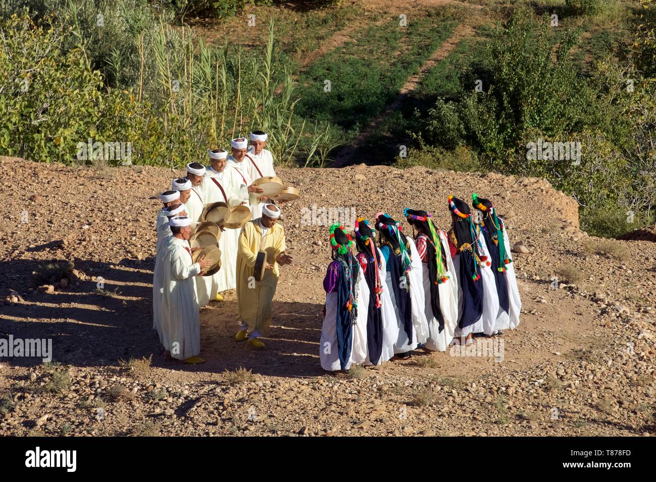 Marokko, Hoher Atlas, Dades Tal, das Tal der Rosen, Berber folk Gruppe von El Kelaa M'Gouna Stockfoto