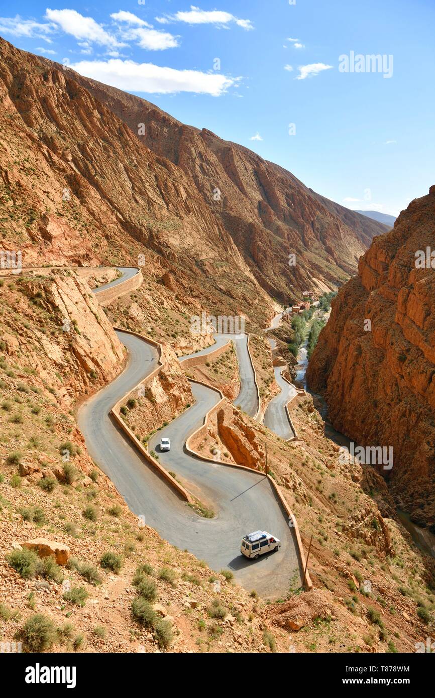 Marokko, Hoher Atlas, Dades Tal, Dades Schluchten, kurvenreiche Straße Stockfoto