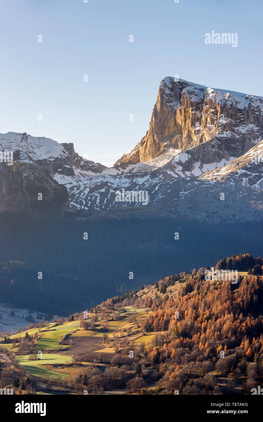 Frankreich, Hautes Alpes, Dévoluy massiv, Saint Etienne en Dévoluy, der Höhepunkt der Bure (2709 m) Stockfoto