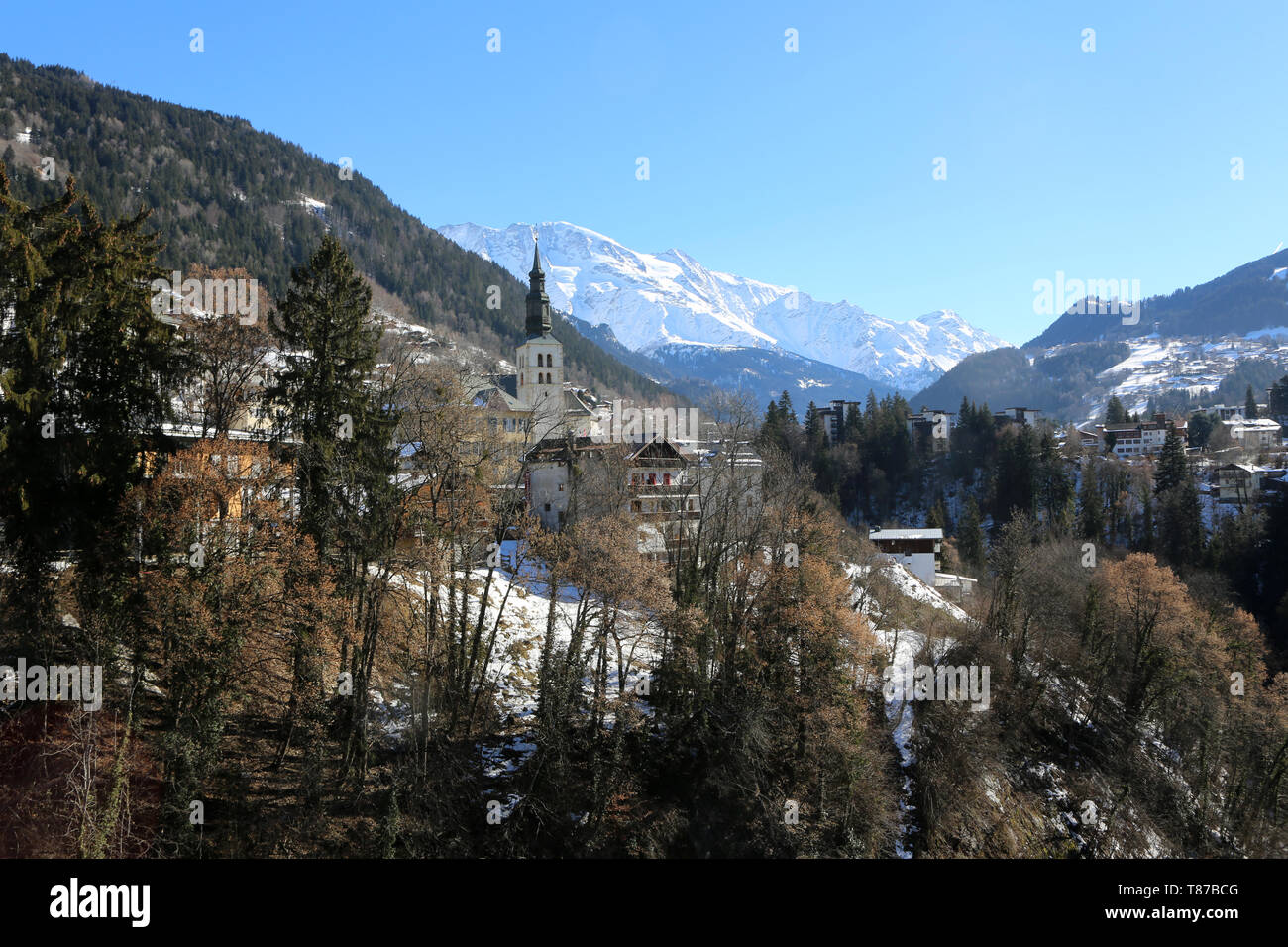 Eglise Saint-Gervais et Protais. Dorf. Saint-Gervais-les-Bains. / St. Gervais und Protais Kirche. Saint-Gervais-les-Bains. Stockfoto