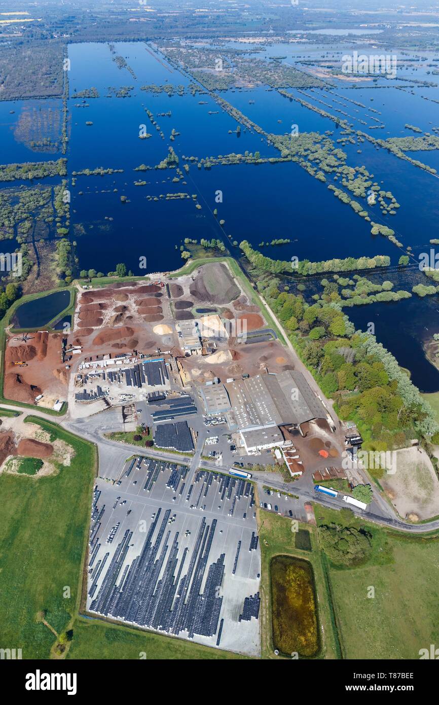 Frankreich, Loire Atlantique, St Mars du Desert, Torfgewinnung in den Sümpfen in der Nähe des Flusses Erdre (Luftbild) Stockfoto