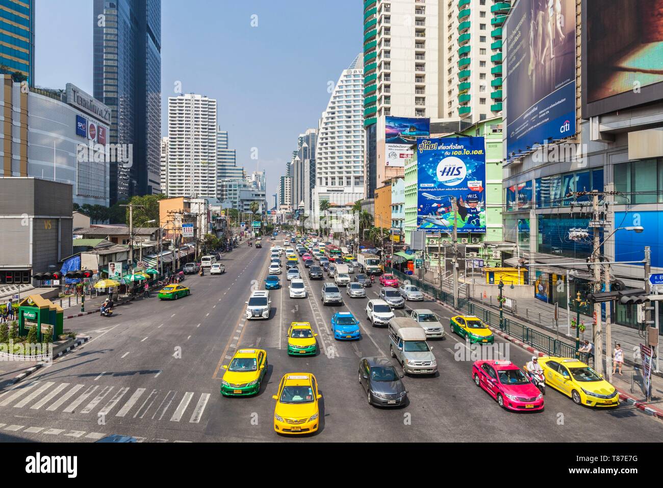 Thailand, Bangkok, Siam Square, Verkehr auf Ratchaprarop Road Stockfoto