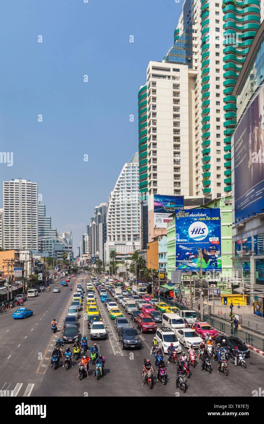 Thailand, Bangkok, Siam Square, Verkehr auf Ratchaprarop Road Stockfoto