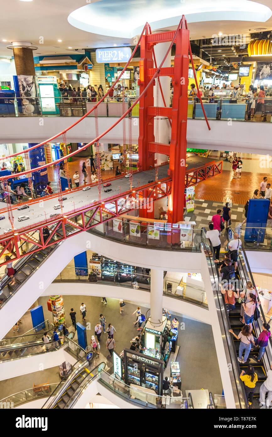 Thailand, Bangkok, Sukhumvit, Stift 21 Shopping Mall, in der Welt themed Mall, die Golden Gate Bridge für den Food Court Stockfoto
