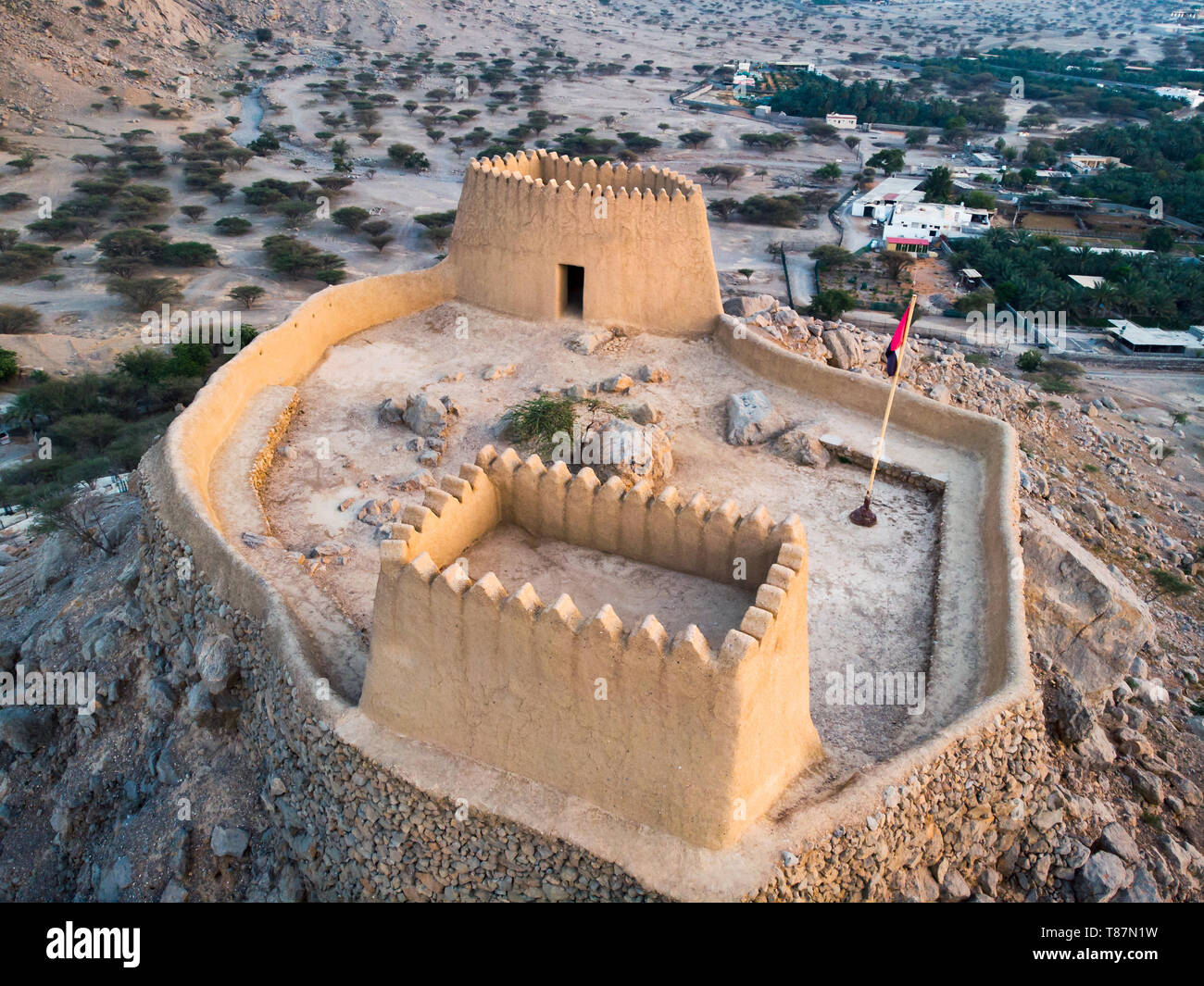 Dhayah Fort im Norden von Ras Khaimah Emirat in den VEREINIGTEN ARABISCHEN EMIRATEN Luftaufnahme Stockfoto