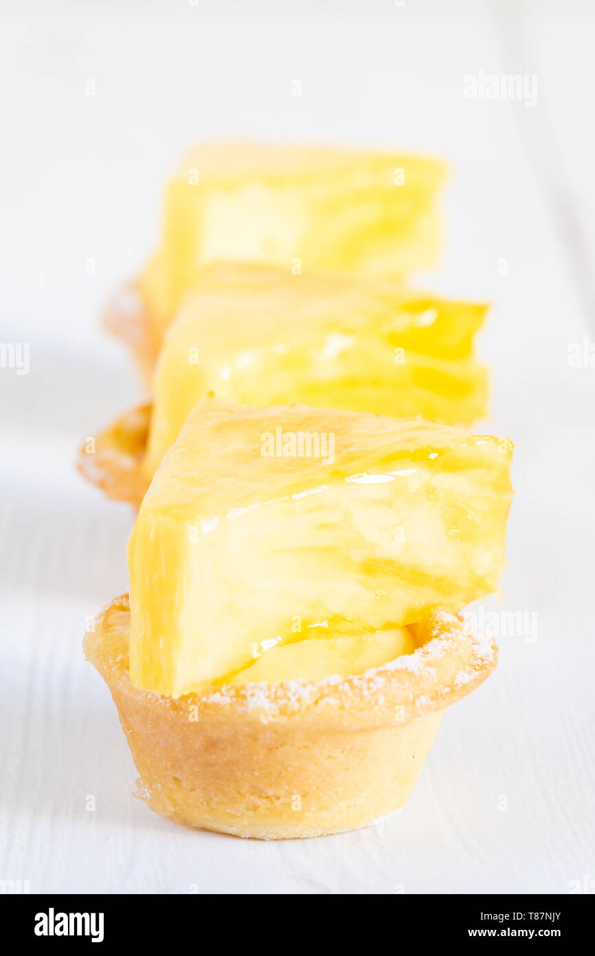 Frische Ananas Kuchen backen Stockfoto