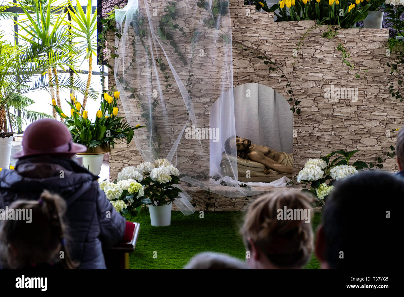 Vigil von Christus Grab, Ostern religiöse Feier, Starachowice, Swietokrzyskie Region, Polen Stockfoto