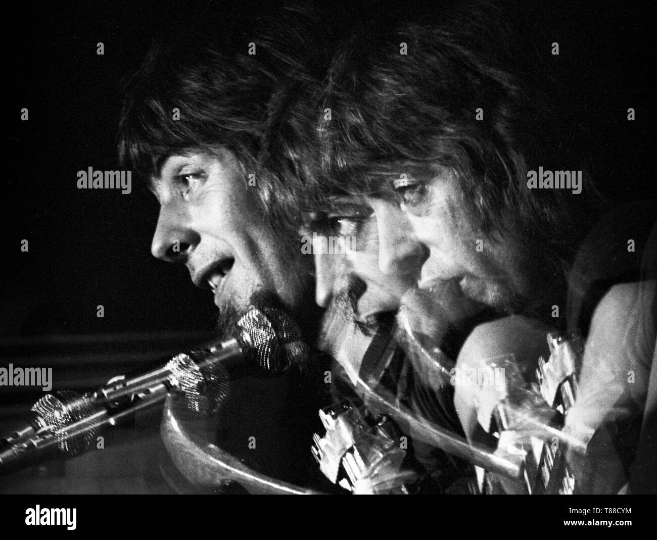 Amsterdam, Niederlande - ca. 1975: Englisch Blues Musiker John Mayall führt live auf der Bühne in Amsterdam, Niederlande, circa 1975. (Foto von Gijsbert Hanekroot) Stockfoto