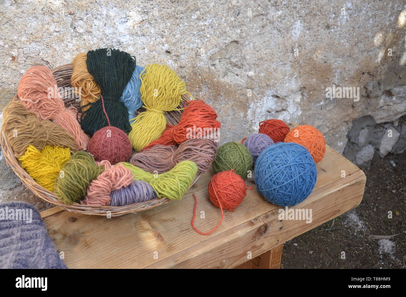Stricken Garn Kugeln Stockfoto