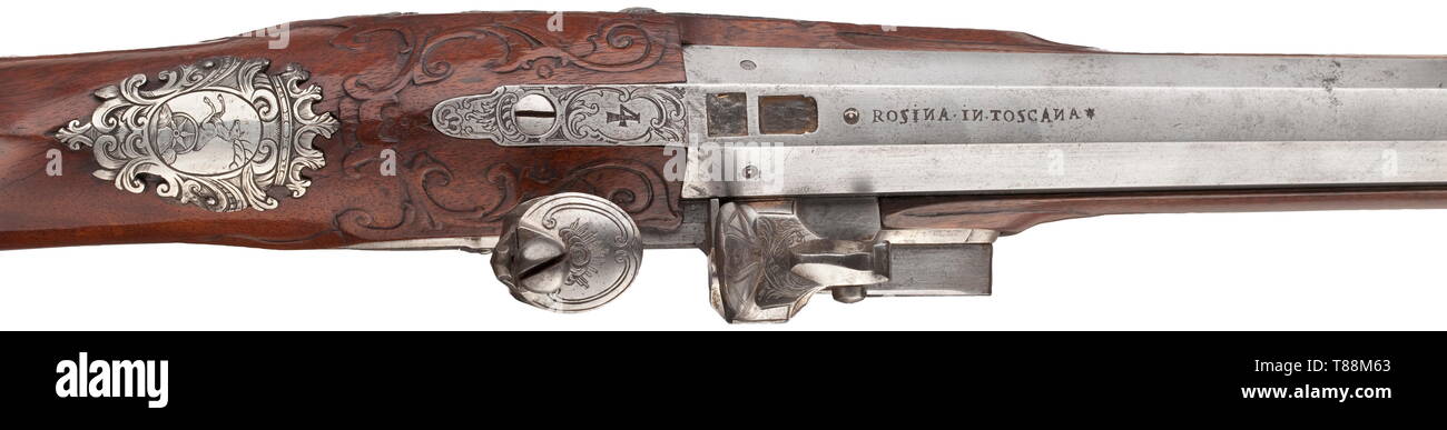 Ein Silber-montiert flintlock Schrotflinte, Ivan Permjak, St. Petersburg, ca. 1770/80 zweistufige Zylinder, achteckige dann rund und glatt nach einem Schnitt Gürtel, in 17-mm-Kaliber mit Silber 'Spider' vor Augen. Gold gesäumten Entlüftungsöffnung. Am Hinterteil zwei Smith Mark (nicht gefallen) und gestempelte Signatur 'ROSINA IN TOSCANA", den er unter dem Fass eine Inschrift "A. TORTIGLIONE FECIT". Blumen graviert Tang die Nummer "4". Cut flintlock mit Gravur Trophäen, die Sicherungsplatte in kyrillischen Buchstaben 'IVAN PERMJAK" unterzeichnet. Geschnitzte Nussbaum vollen Lager in sehr gutem Zustand, mit, Additional-Rights - Clearance-Info - Not-Available Stockfoto