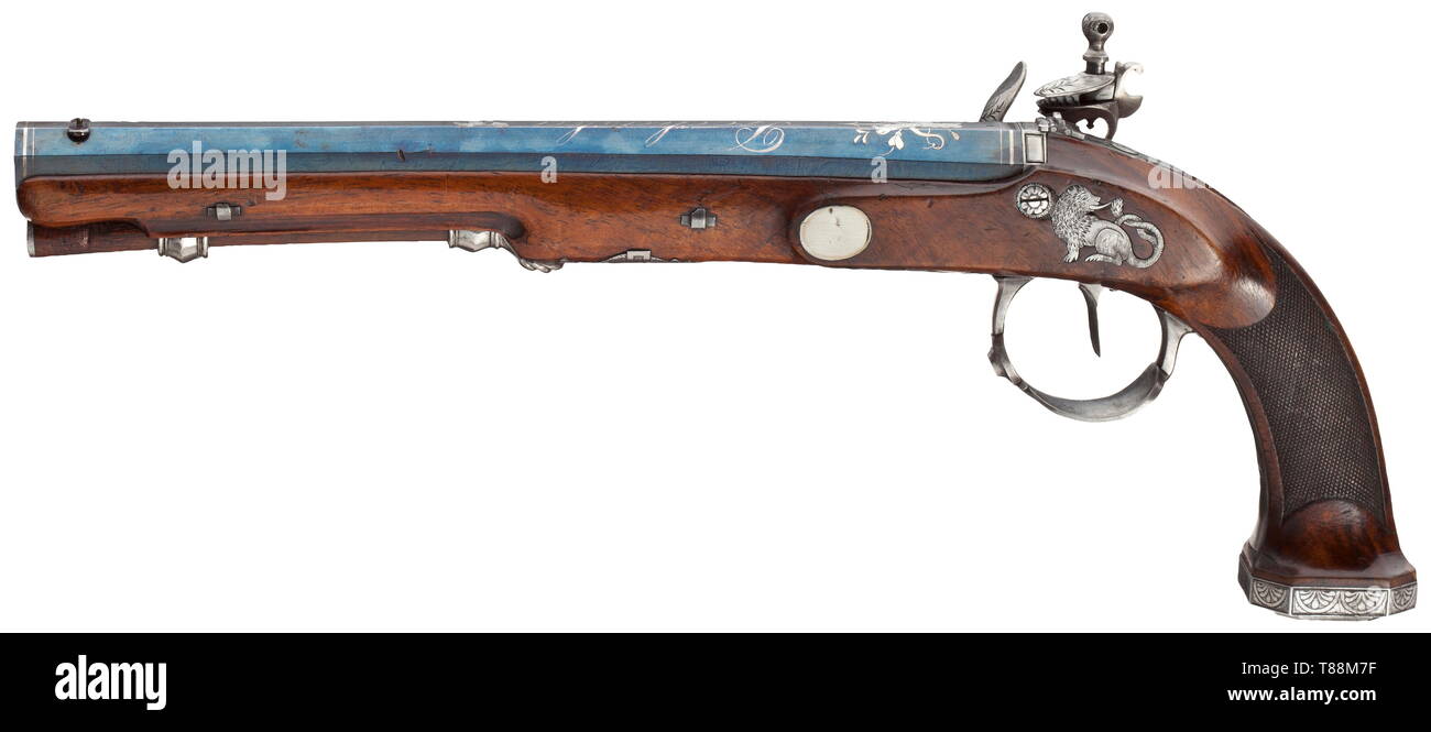 Ein Cased Paar flintlock Pistolen, Prochaska, Chrudim / Böhmen, datiert 1824 leicht überfordert und gebläuten achteckigen Fässer mit Patent breechblocks und Microgroove rifling in 13-mm-Kaliber. Verzahnt und doppelt klappbar vorne Sehenswürdigkeiten Sehenswürdigkeiten. Auf der Oberseite der Fässer Silber - mit Intarsien Trophäen und Signatur" Prochaska' und 'Chrudim', beziehungsweise. Platin gesäumten Luftlöcher, die sicherungsnasen nummeriert '1' und '2'. Cut flintlocks in Boutet Stil mit regendicht Pfannen und graviert, wiederholte Signatur. Jeweils mit einzelnen Satz auslösen. Walnuss Bestände mit beautifu, Additional-Rights - Clearance-Info - Not-Available Stockfoto