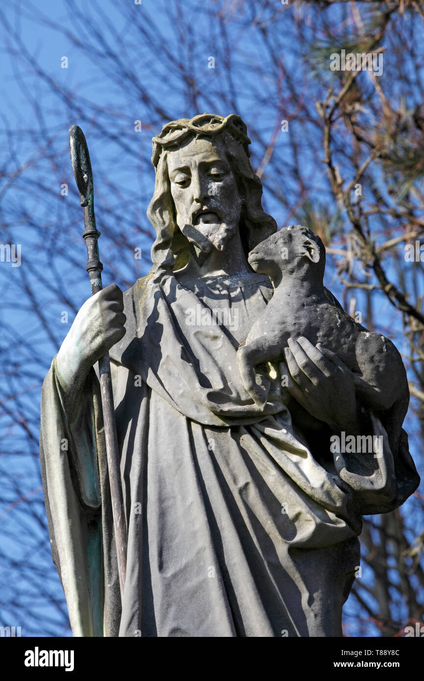 Der Herr ist mein Hirte statue Denkmal. Roath Friedhof, Cardiff, Wales, Großbritannien Stockfoto