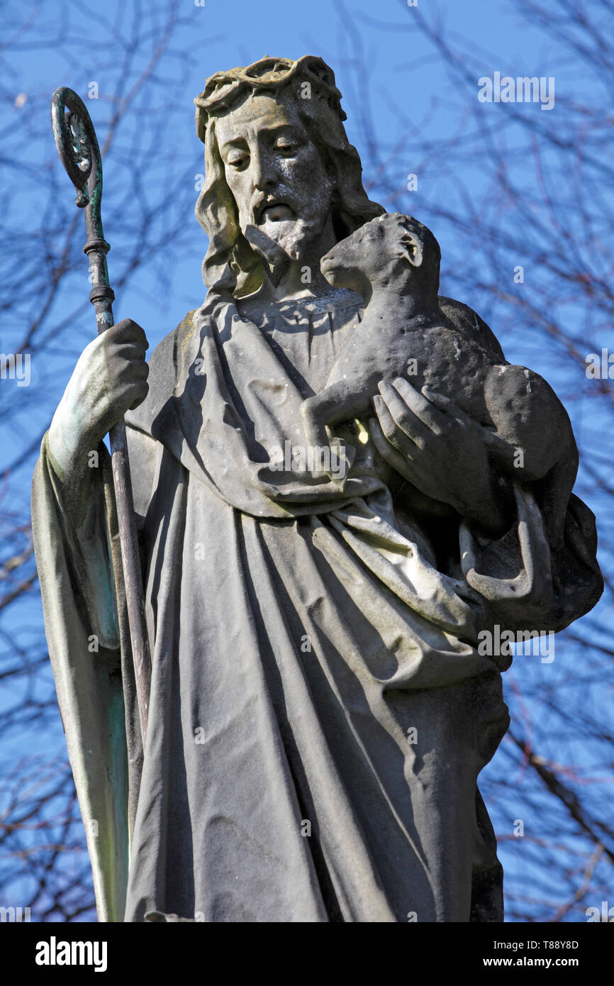 Der Herr ist mein Hirte statue Denkmal. Roath Friedhof, Cardiff, Wales, Großbritannien Stockfoto