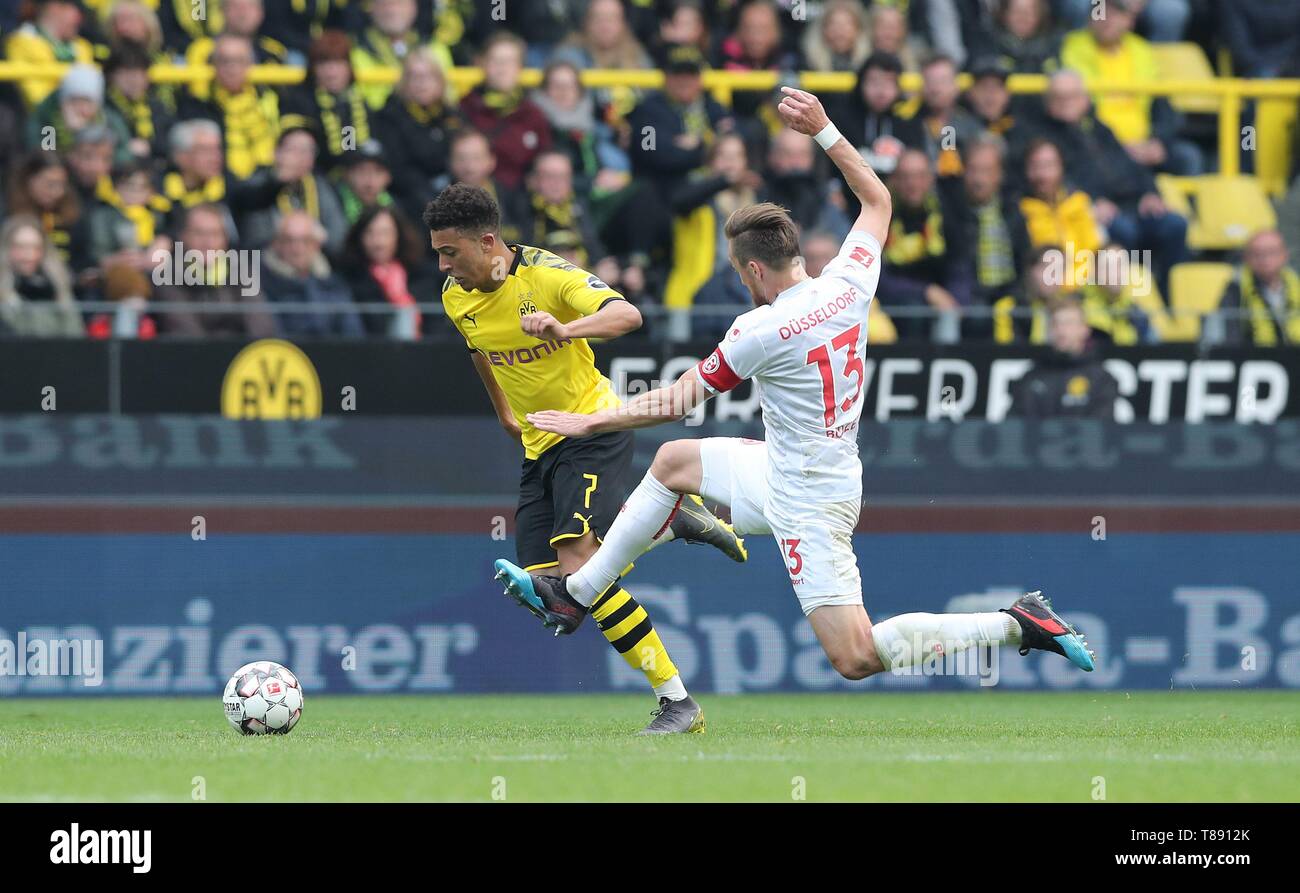 Dortmund, Deutschland. 11. Mai, 2019. firo: 11.05.2019, Fußball, 1.Bundesliga, Saison 2018/2019, BVB, Borussia Dortmund - Fortuna Düsseldorf 3:2 Foul BODZEK, Fortuna an Sancho, führt zu der roten Karte | Verwendung der weltweiten Kredit: dpa/Alamy leben Nachrichten Stockfoto