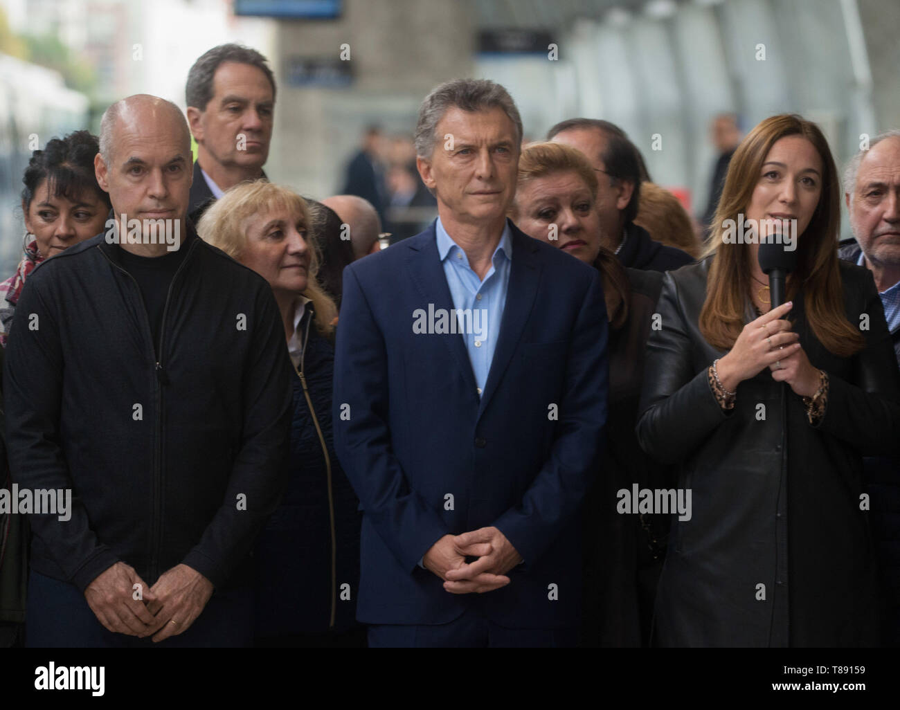 Buenos Aires, Argentinien. 10. Mai, 2019. Der Präsident von Argentinien, Mauricio Macri, nimmt an einer politischen Versammlung ein Zug Viadukt zu eröffnen, neben dem Bürgermeister der Stadt Buenos Aires, Horacio Rodriguez Larreta (links), und der Gouverneur der Provinz Buenos Aires, Maria Eugenia Vidal (rechts), in Buenos Aires, Argentinien, am Freitag (10.). Credit: Mario De Fina/FotoArena/Alamy leben Nachrichten Stockfoto