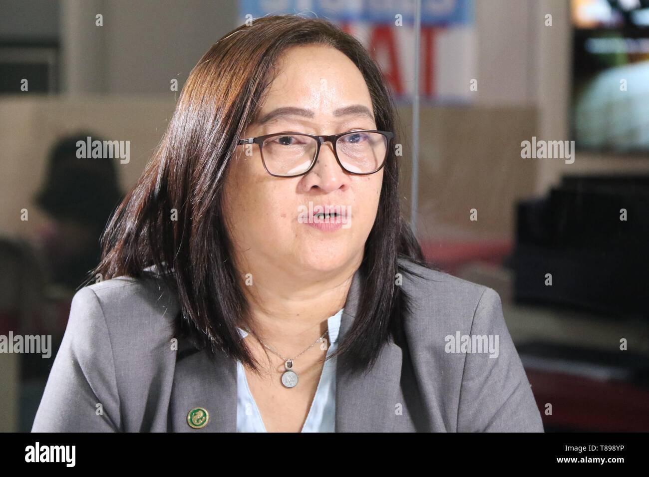 (190512) - Manila, 12. Mai 2019 (Xinhua) - Direktor der philippinischen News Agency (PNA) Virginia Arcilla-Agtay, auch der Direktor der philippinischen Präsidentschaftswahlen Communications Operations Office - Nachrichten und Informationen Bureau, spricht in einem Interview mit der Nachrichtenagentur Xinhua in Manila, Philippinen, am 10. Mai 2019. Medien müssen Einheit und Verständigung zwischen den verschiedenen Kulturen zu fördern, da sie eine wichtige Rolle spielt" bei der Verknüpfung von Kultur und verbindet Kulturen", der Direktor der philippinischen News Agency (PNA) gesagt hat. Agtay wird an der Konferenz teilzunehmen, die auf dem Dialog der asiatischen Zivilisationen (CDAC) gehalten habe. Stockfoto