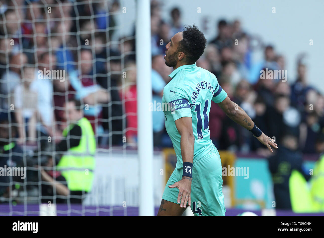 Pierre-Emerick Aubameyang von Arsenal feiert nach ihrem ersten Ziel zählen während der Premier League Match zwischen Burnley und Arsenal im Turf Moor, Burnley am Sonntag, den 12. Mai 2019. (Credit: Mark Fletcher | MI Nachrichten) nur die redaktionelle Nutzung, eine Lizenz für die gewerbliche Nutzung erforderlich. Keine Verwendung in Wetten, Spiele oder einer einzelnen Verein/Liga/player Publikationen. Foto darf nur für Zeitung und/oder Zeitschrift redaktionelle Zwecke verwendet werden. Stockfoto