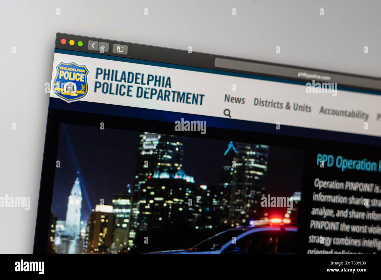 Miami/USA, 05.11.2019: Polizei von Philadelphia Homepage. In der Nähe von Polizei Dept Logo. Kann als illustrative für Nachrichtenmedien oder verwendet werden. Stockfoto