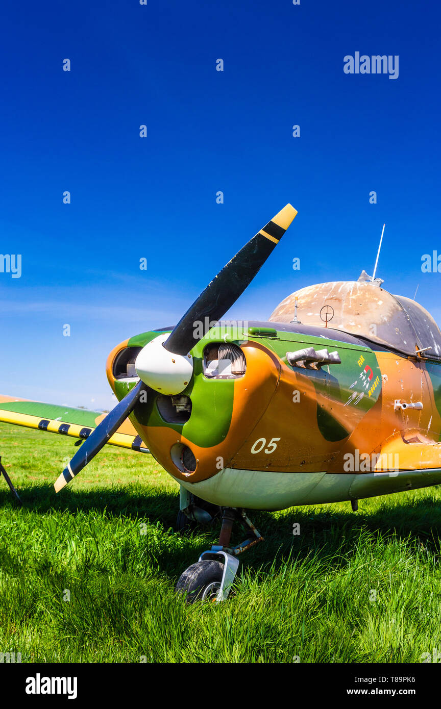 Einmotorige Propellermaschine, genannt Flak Magnet, mit camoflage Stil Farbe gespeichert bei Delta Erbe Airpark. Stockfoto