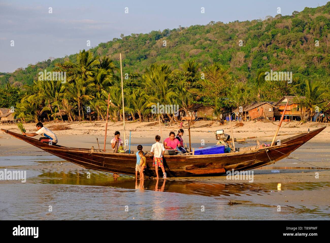 Myanmar, Birma, Tanintharyi region, Dawei oder Tavoy, San Maria Beach, Fischer Stockfoto