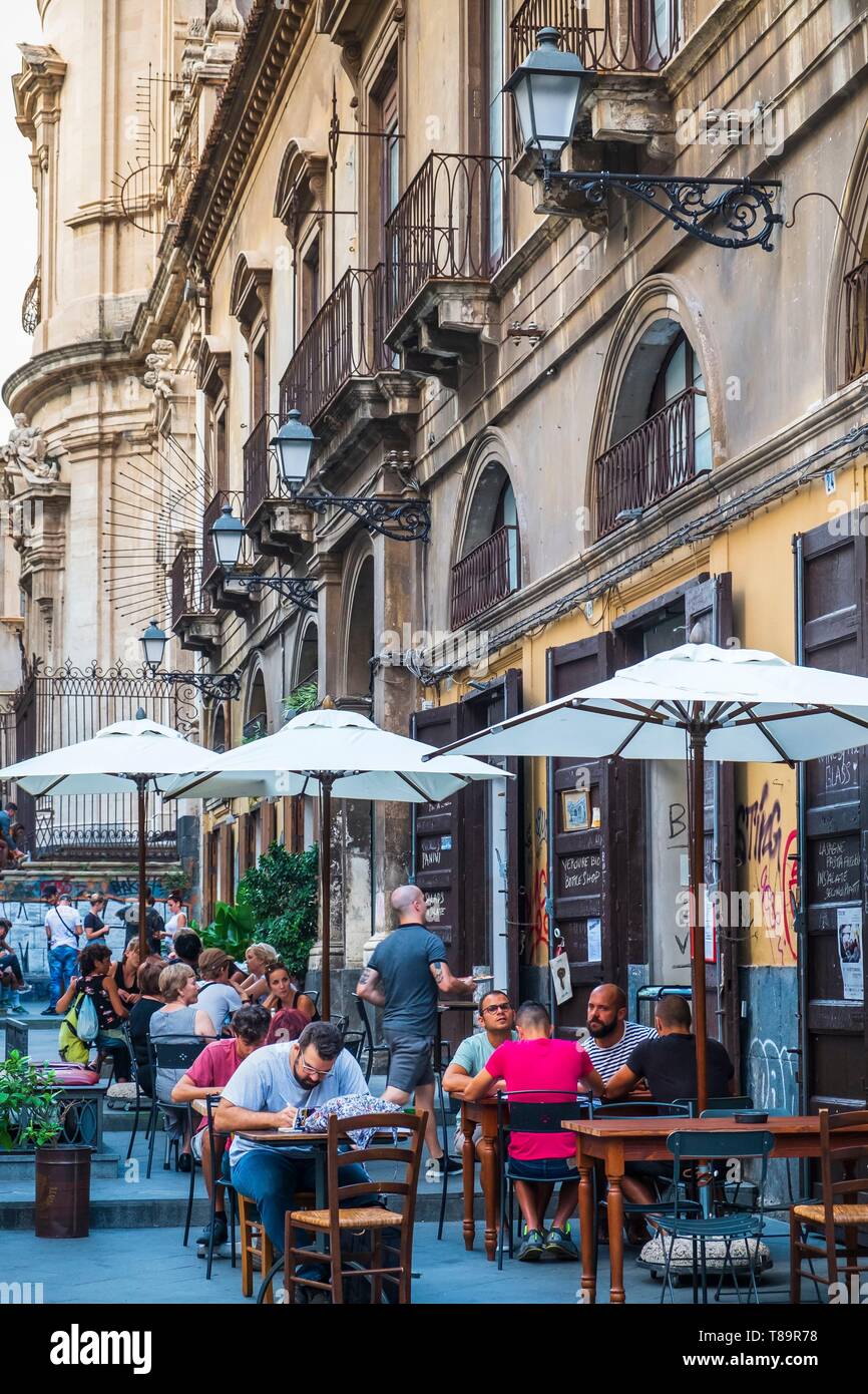 Italien, Sizilien, Catania, barocke Stadt als UNESCO-Weltkulturerbe, Kaffeeterrasse Via Crociferi Stockfoto