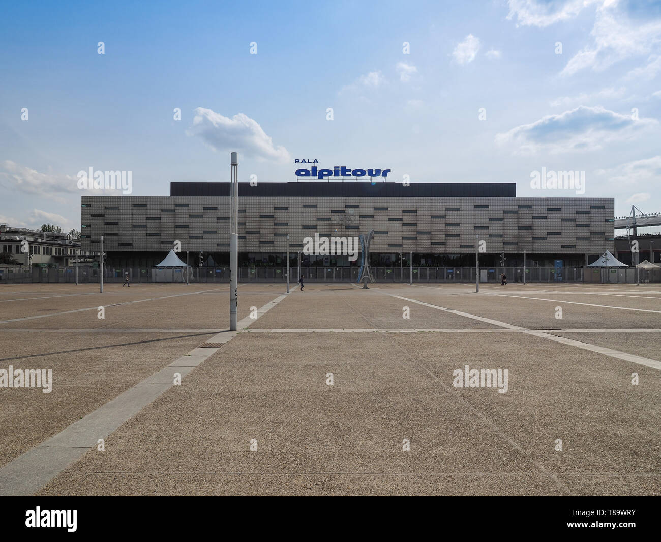 TURIN, Italien - ca. Mai 2019: Pala Alpitour Musik Arena (ehemals als Pala Isozaki oder Pala Olimpico bekannt) Stockfoto