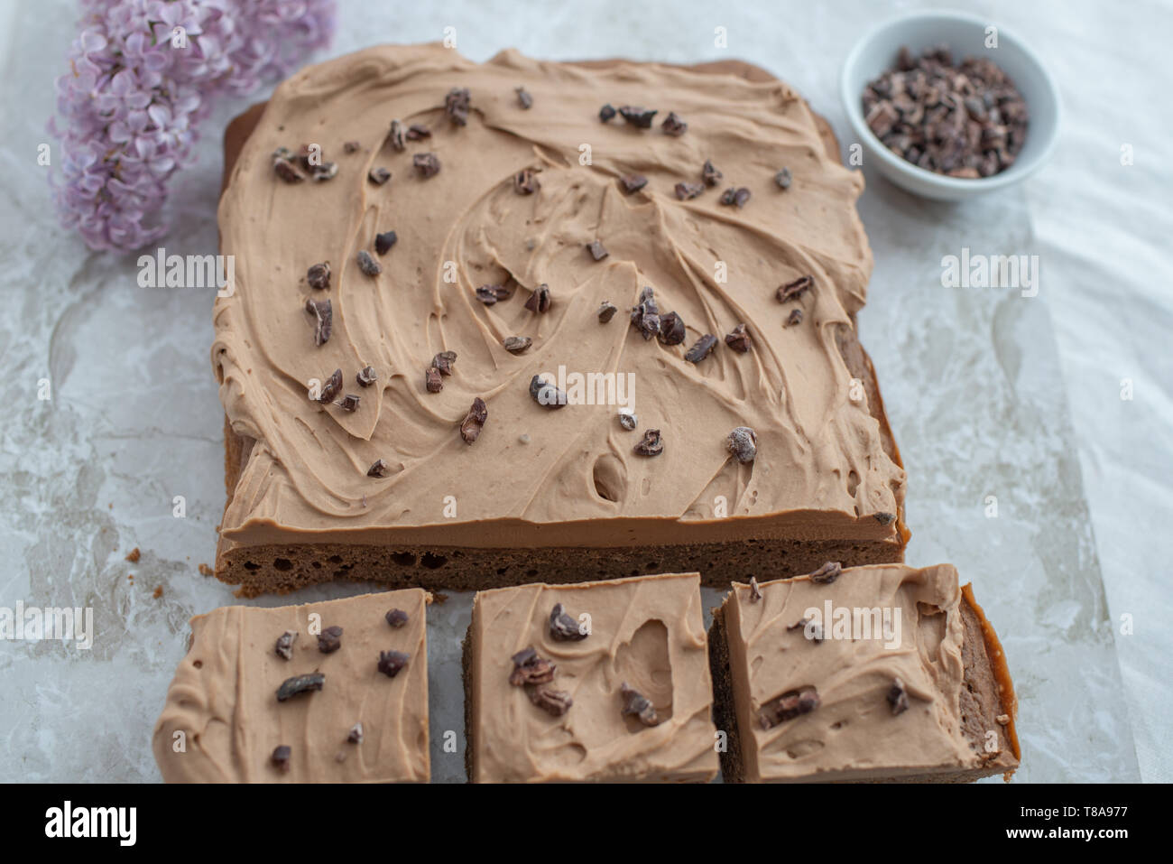 Brownie mit gesalzenem Karamell bereifen Stockfoto
