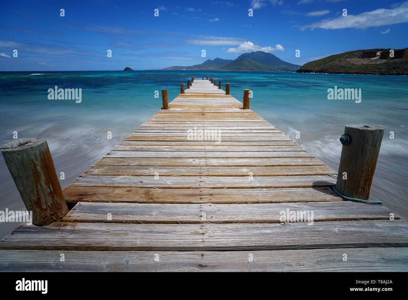 Ein Pier am Turtle Beach, St. Kitts. Stockfoto