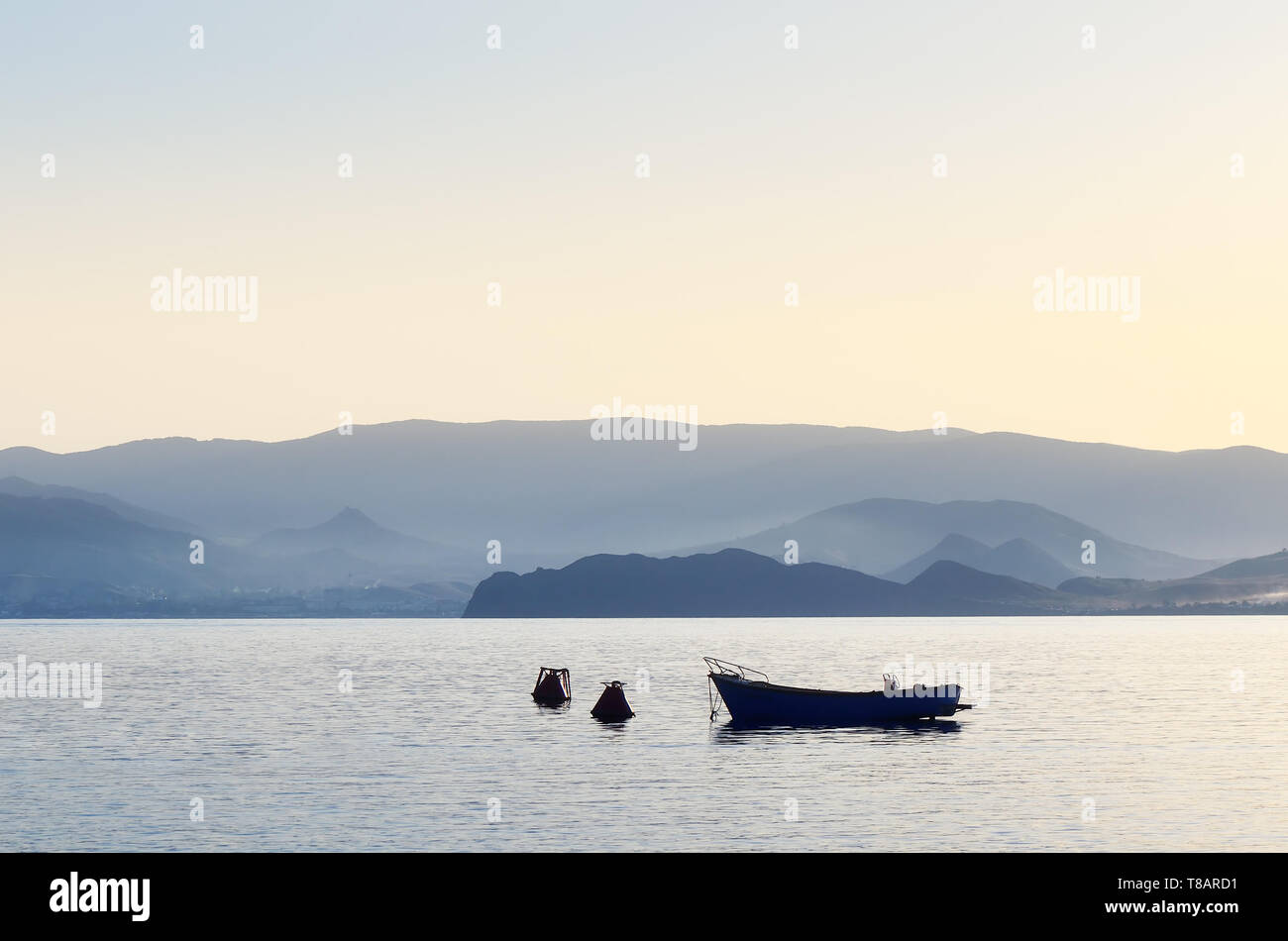 Morgen Landschaft mit Booten in das Meer Stockfoto