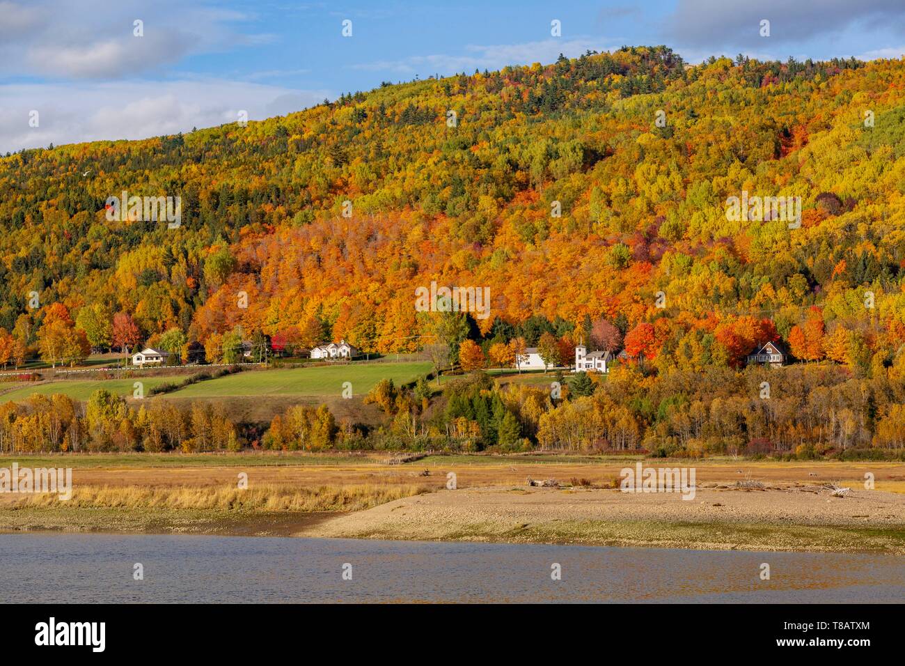 Kanada, Provinz Quebec, Charlevoix Region, Baie-Saint-Paul, der gouffre Fluss Nebenfluss des linken Ufer des St. Lawrence River, die schöne Häuser auf dem Hügel Stockfoto