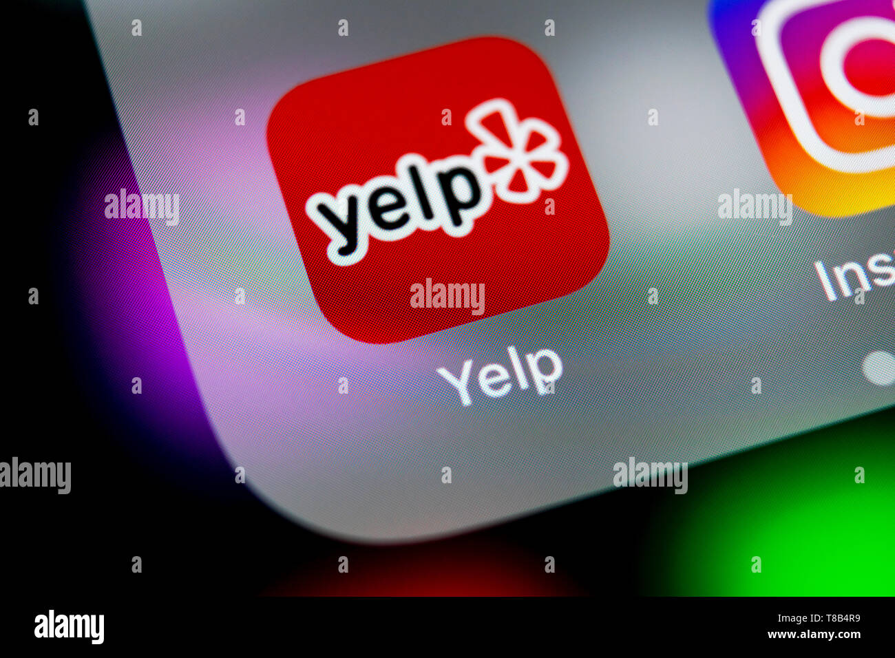 Sankt-Petersburg, Russland, 16. August 2018: Yelp Symbol auf Apple iPhone X-close-up. Yelp App Symbol. Yelp.com Anwendung. Soziale Netzwer Stockfoto