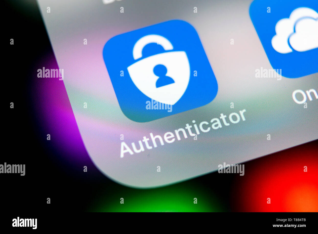 Sankt-Petersburg, Russland, 16. August 2018: Microsoft authenticator Symbol auf Apple iPhone X Bildschirm des Smartphones. Microsoft Authentica Stockfoto