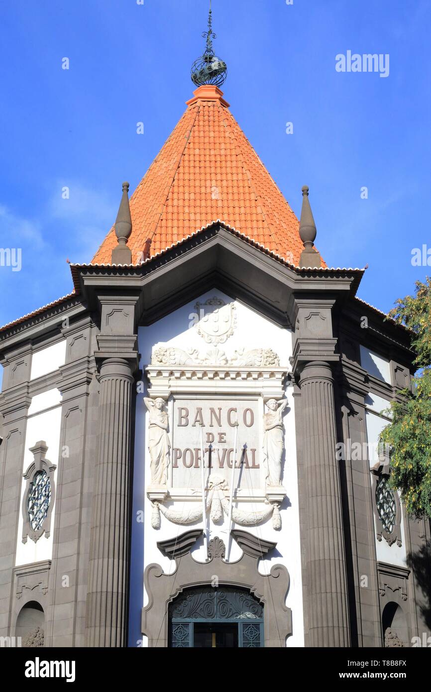 Portugal, Madeira, Funchal, Avenida Arriaga, Banco de Portugal Gebäude von Edmundo Tavares im frühen 19. Jahrhundert entworfen Stockfoto