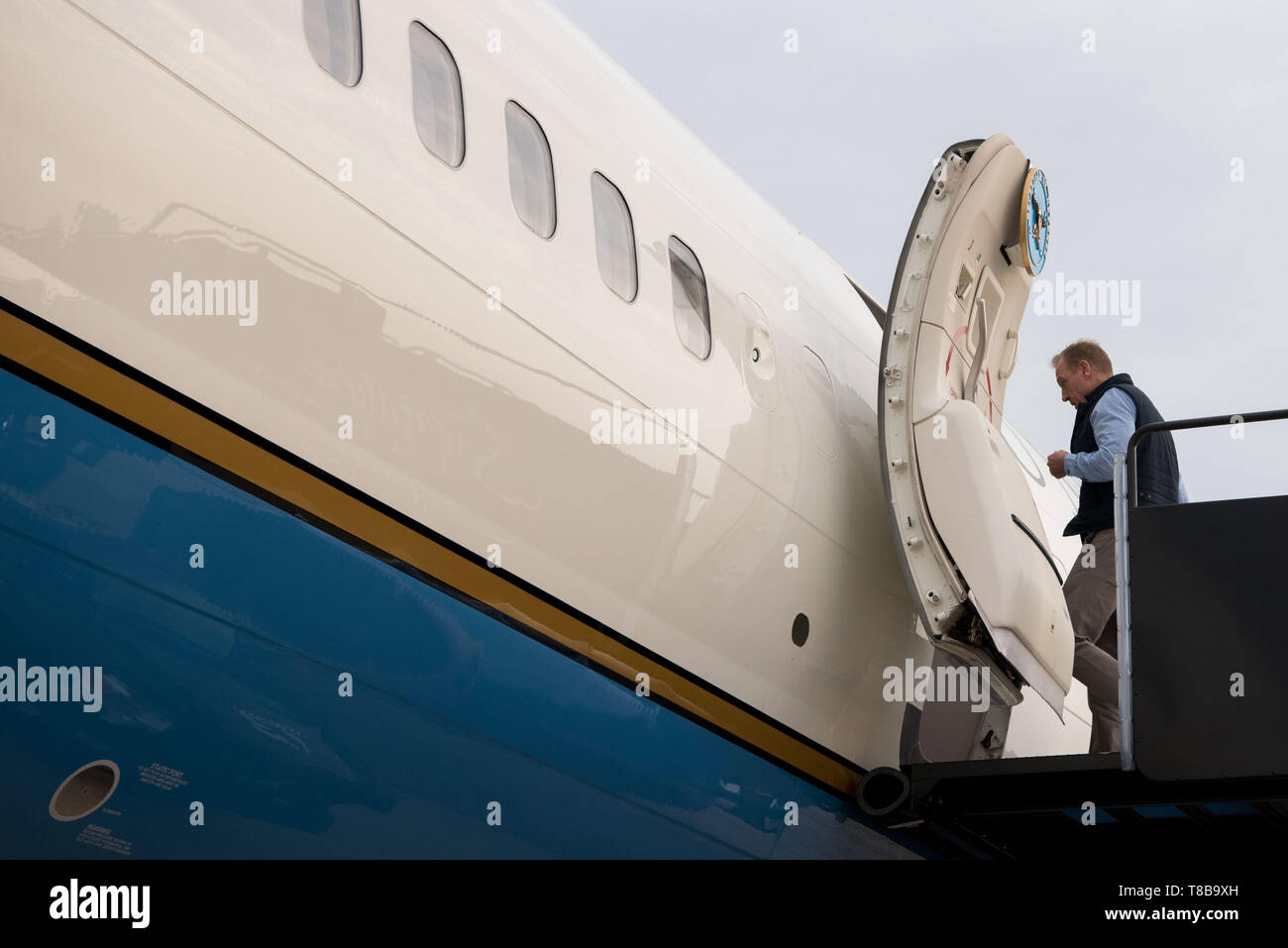 Usa handeln Verteidigungsminister Patrick M. Shanahan weicht Dulles Internationalen Flughafen Dulles, Va., auf einem Flug in die USA südliche Grenze, 11. Mai 2019. (DoD Foto von U.S. Army Sgt. Amber I. Smith) Stockfoto