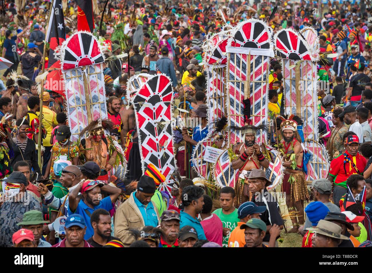 Papua-neuguinea Eastern Highlands Provinz, Goroka Goroka Show Festival, Tänzer der Nupa Safa singen Gruppe von Bena Bereich singen Stockfoto