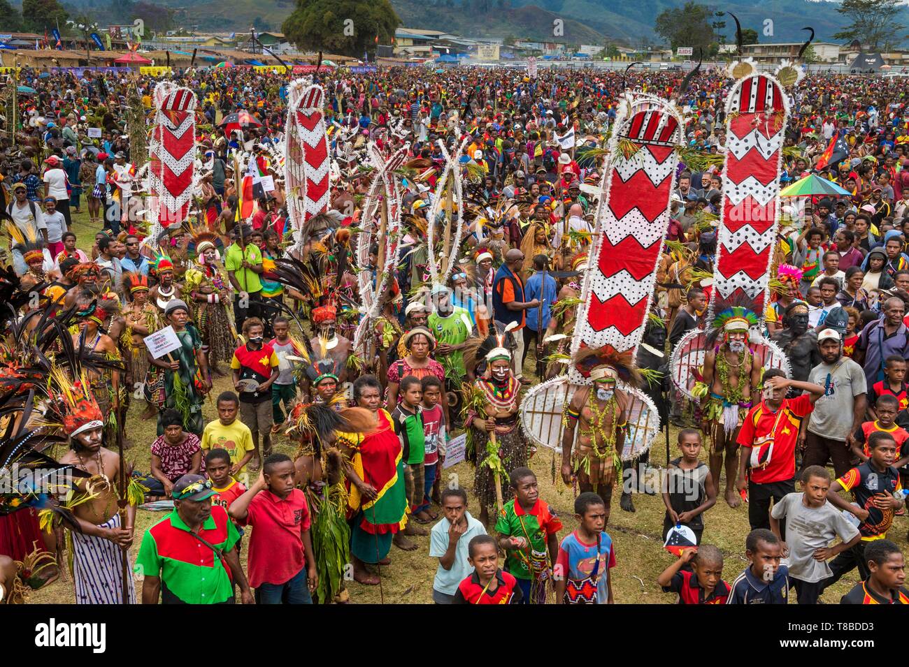 Papua-neuguinea Eastern Highlands Provinz, Goroka Goroka Show Festival, Tänzer der Aratiuka singen Gruppe von Bena Bereich singen Stockfoto