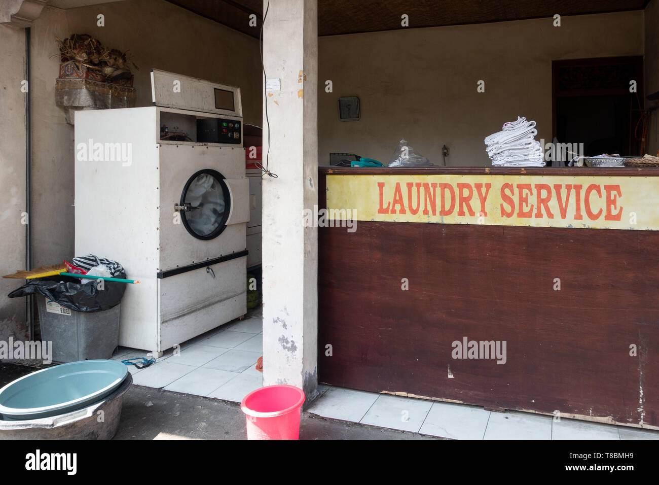 Landry Service auf den Straßen von Ubud, Bali, Indonesien Stockfoto