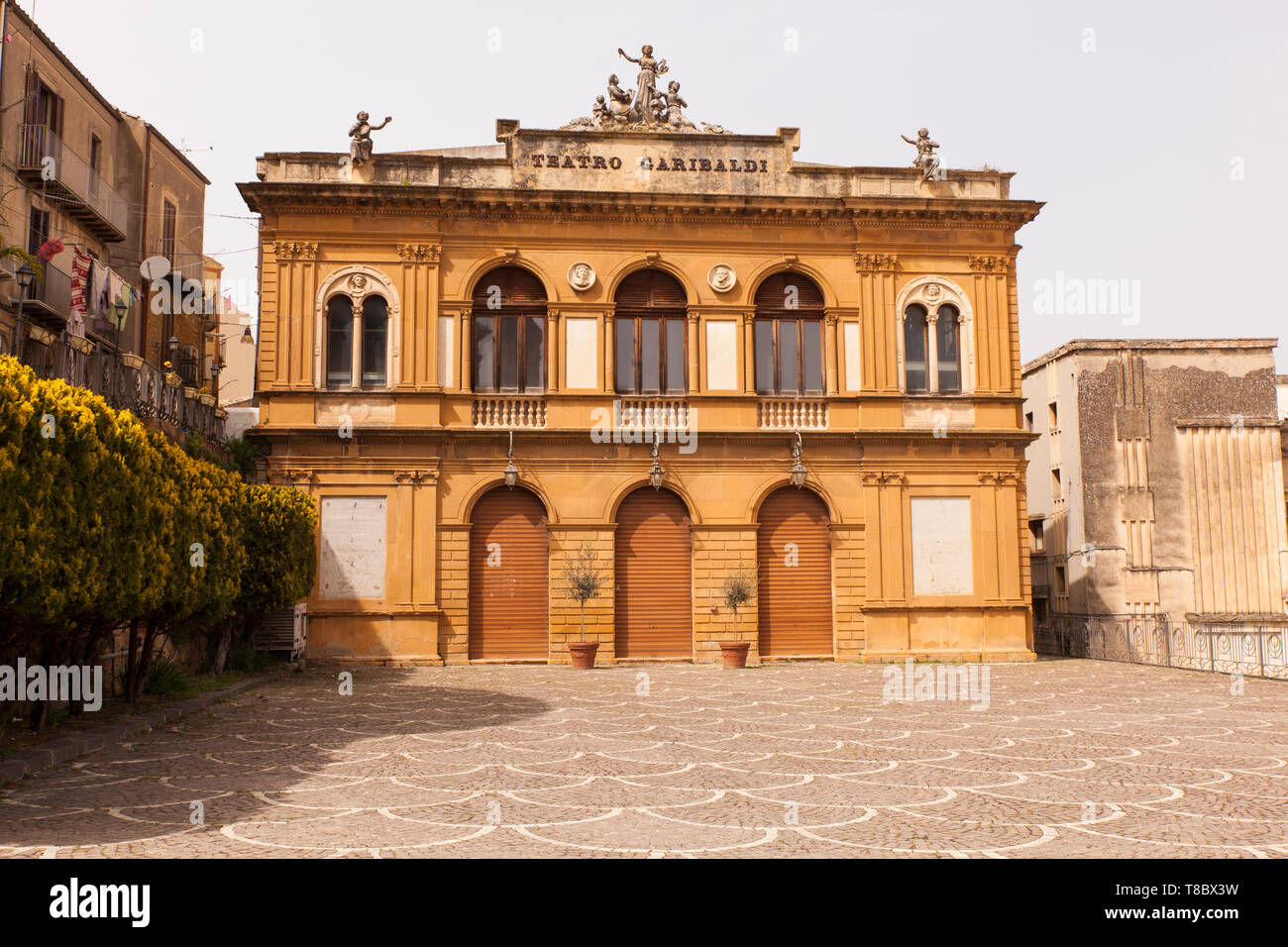 Anzeigen von Garibaldi Theater in Piazza Amerina, Sizilien. Italien Stockfoto