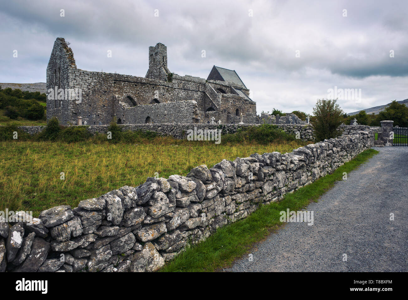 Corcomroe Abbey Ruinen und dem Friedhof in Irland Stockfoto
