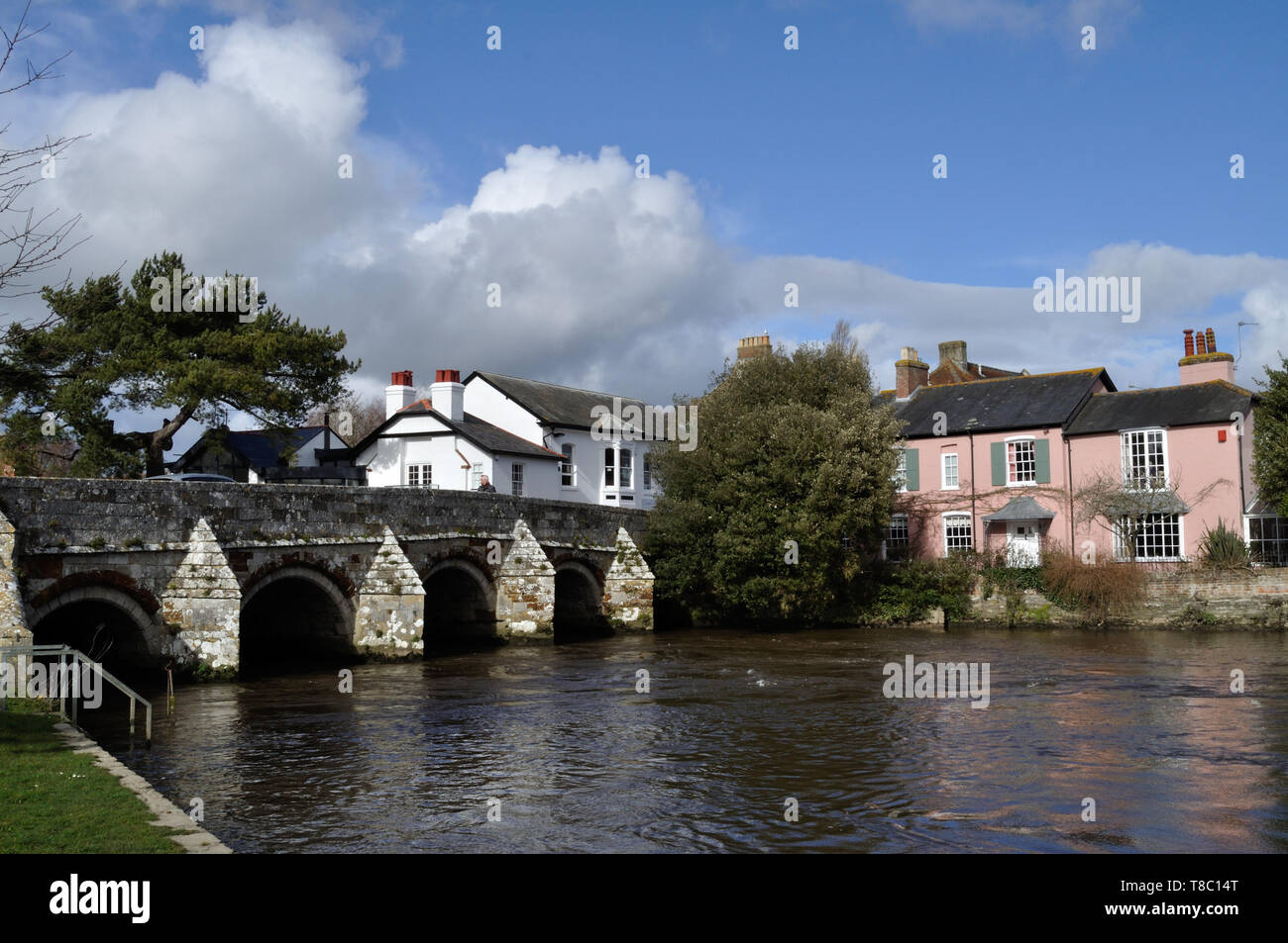 Stadt Brücke, die den Fluss Avon in Christchurch, Dorset. Stockfoto